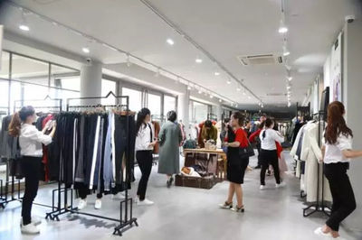 “一线厂库”重装来袭 开启服饰零售新篇章