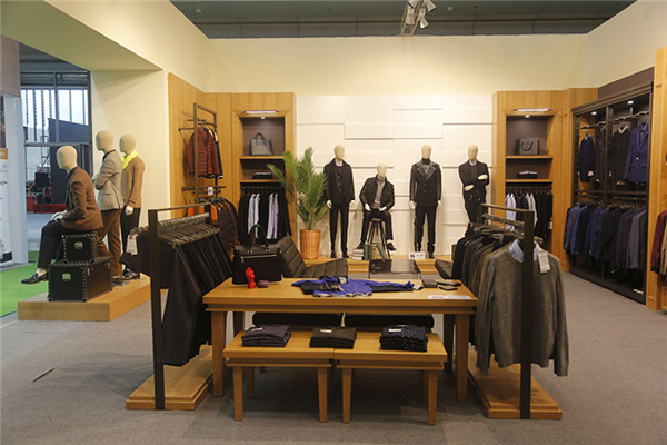 阿仕顿 大量开店抢市场，创新模式绽放“微笑曲线”